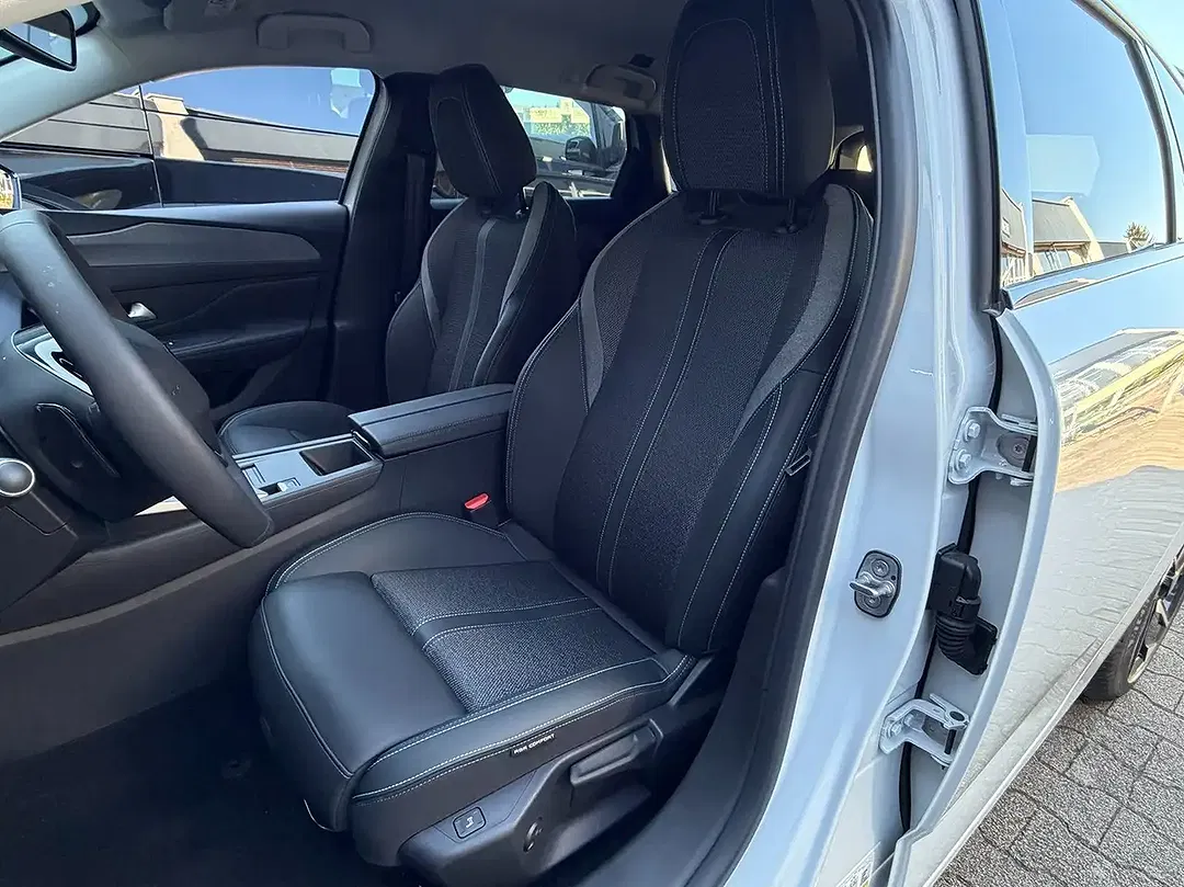 Peugeot 308 - Thumbnail 8