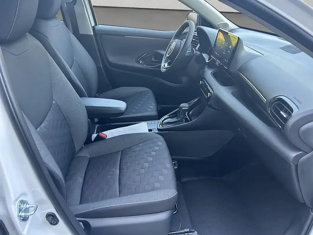Toyota Yaris - Thumbnail 12