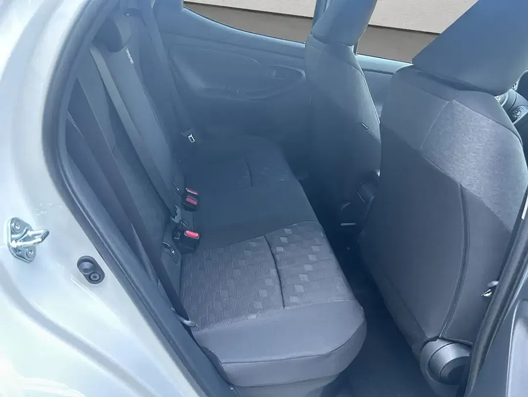 Toyota Yaris - Thumbnail 13