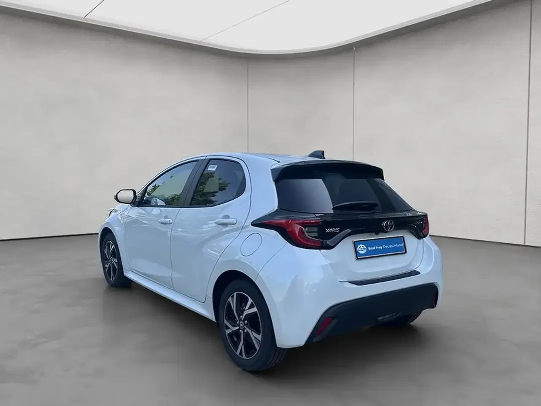 Toyota Yaris - Thumbnail 3