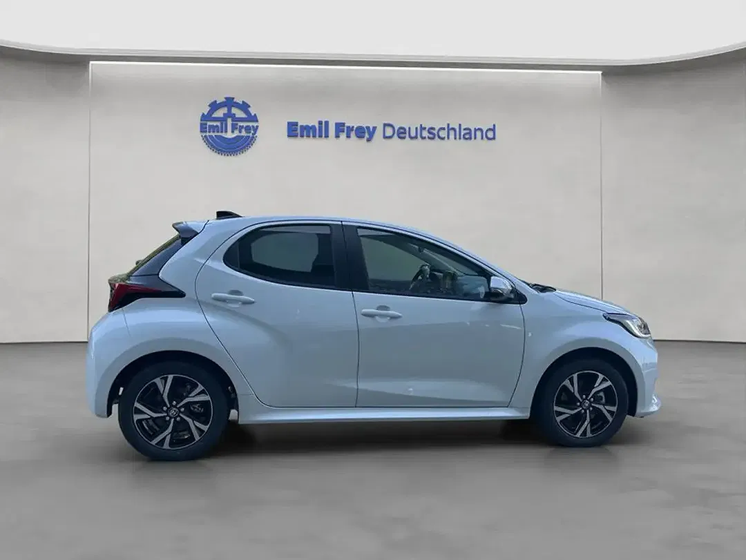 Toyota Yaris - Thumbnail 6