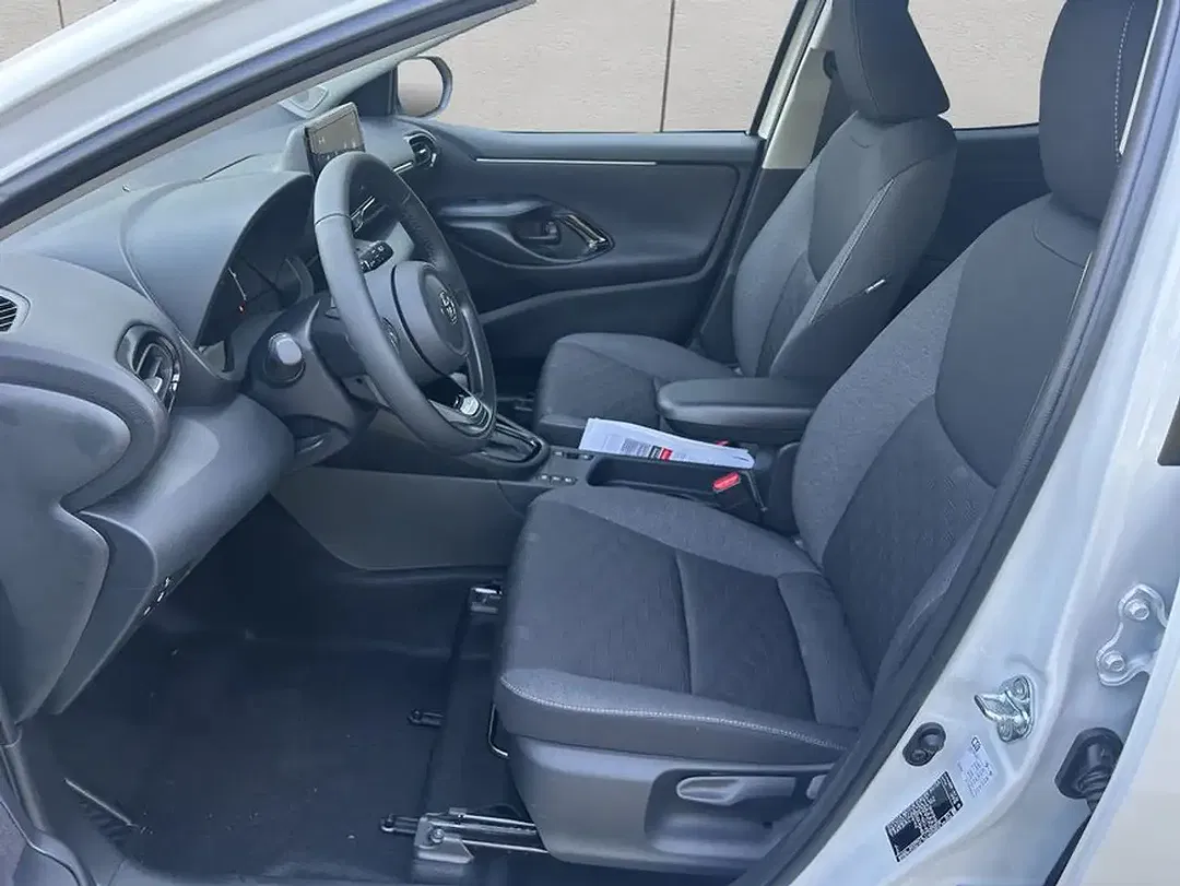Toyota Yaris - Thumbnail 9