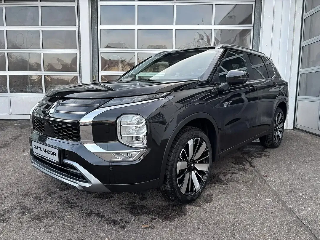 Mitsubishi Outlander - Thumbnail 1