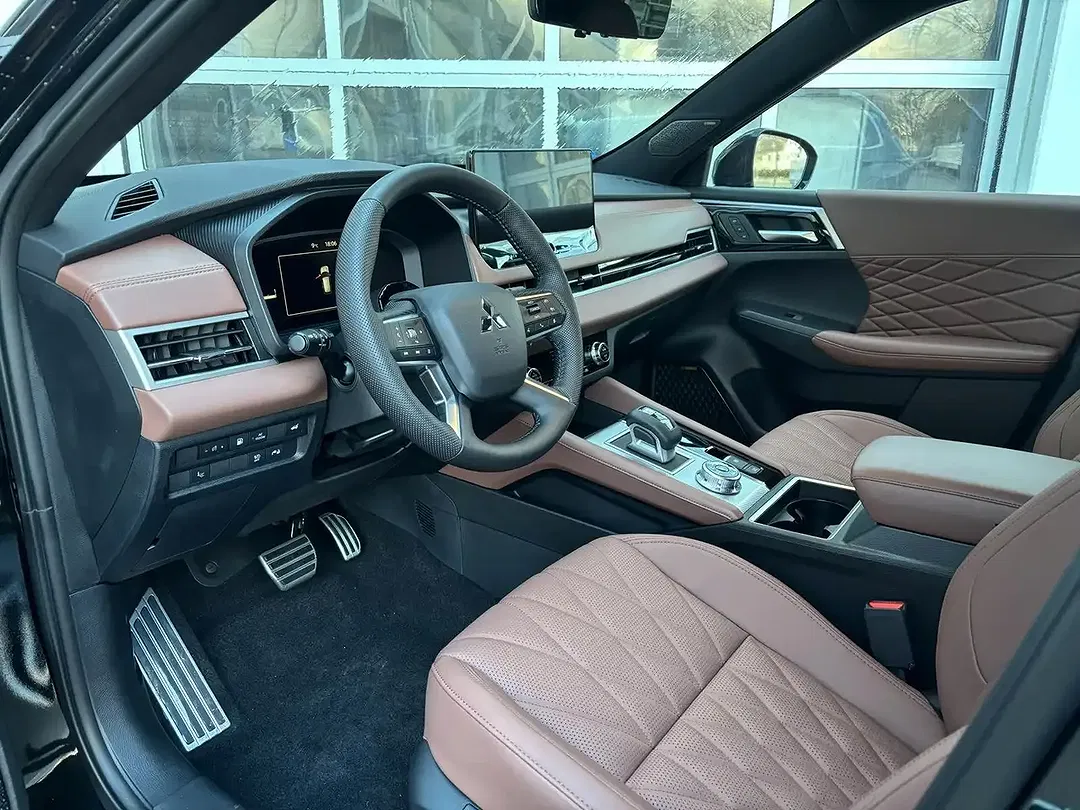 Mitsubishi Outlander - Thumbnail 8