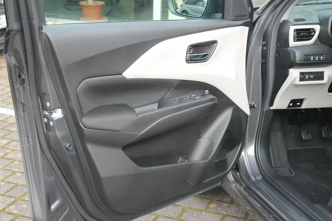 Suzuki Swift - Thumbnail 10