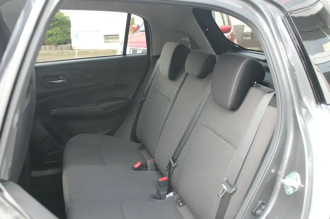 Suzuki Swift - Thumbnail 13