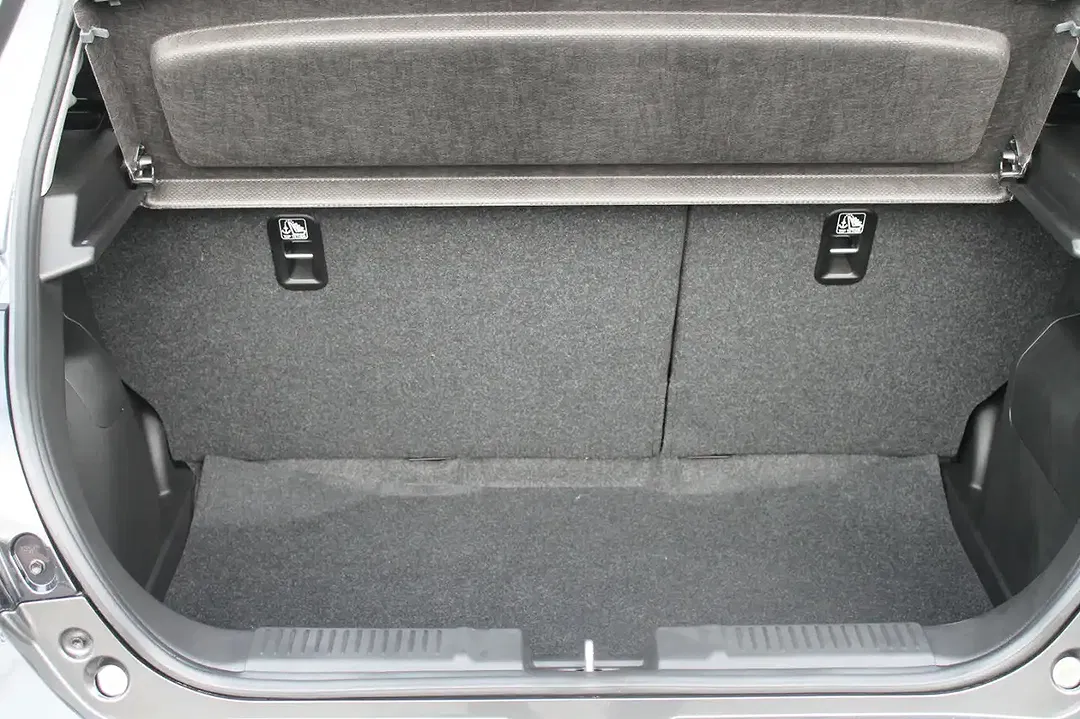 Suzuki Swift - Thumbnail 14