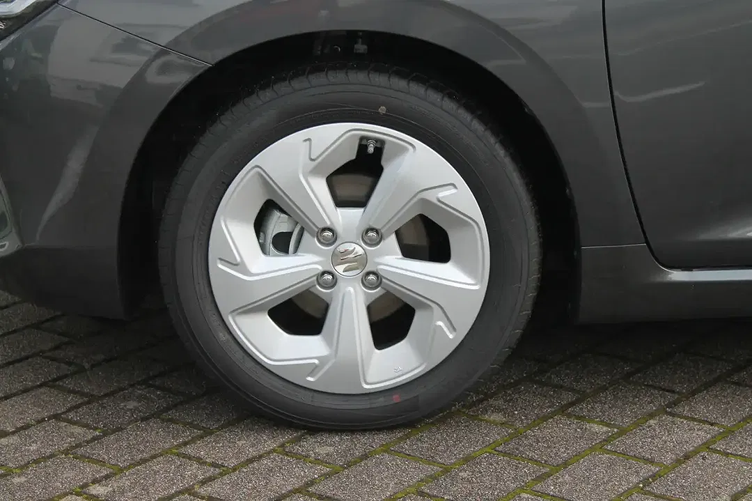 Suzuki Swift - Thumbnail 4