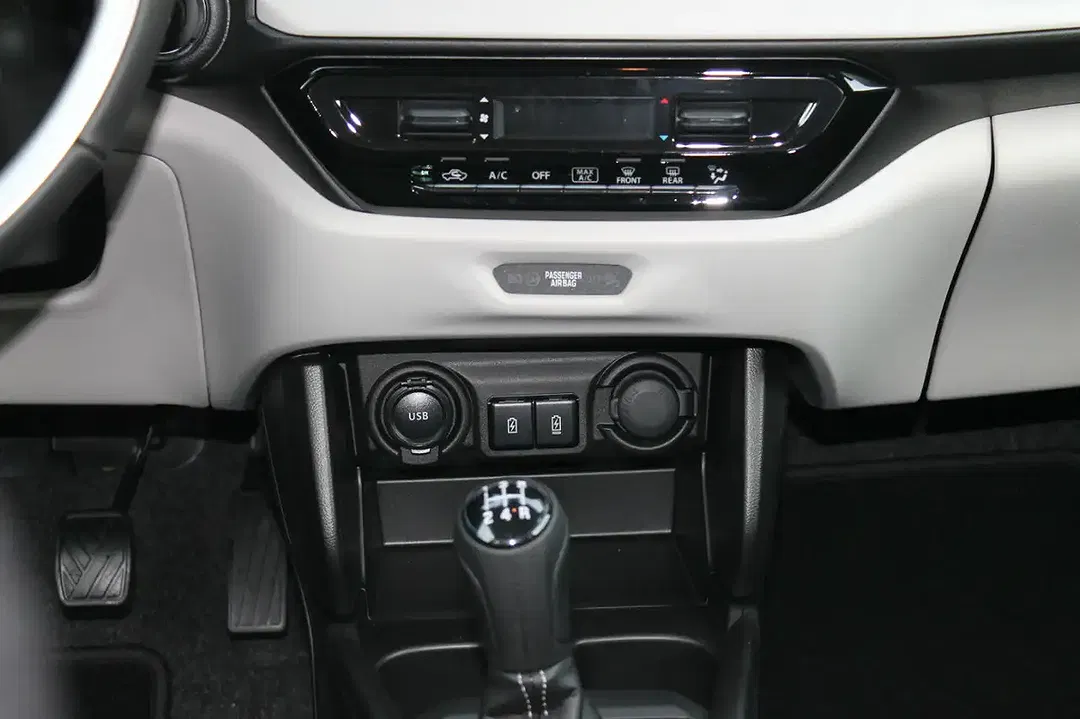 Suzuki Swift - Thumbnail 9