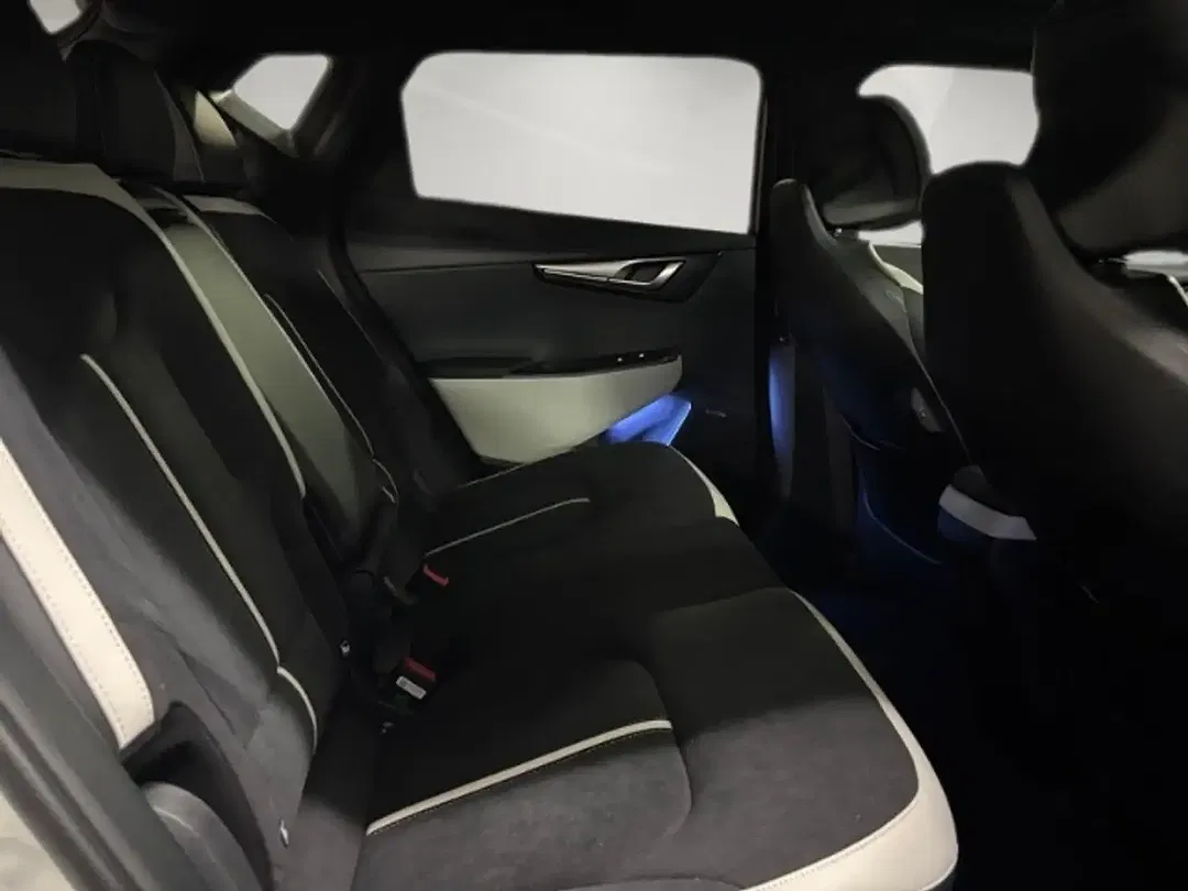 Kia EV6 - Thumbnail 13