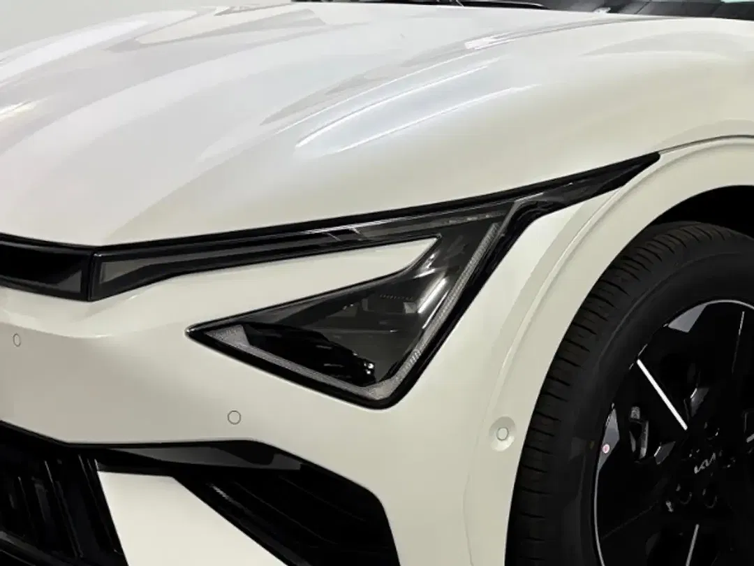 Kia EV6 - Thumbnail 5