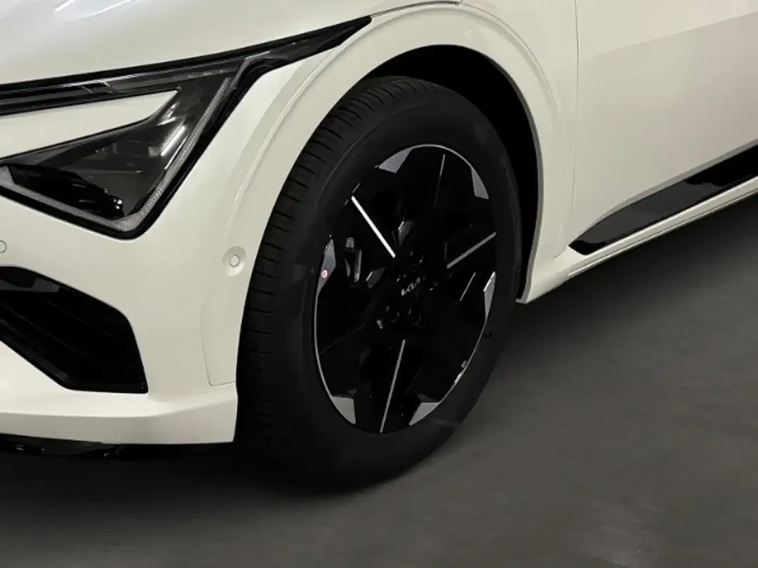 Kia EV6 - Thumbnail 6