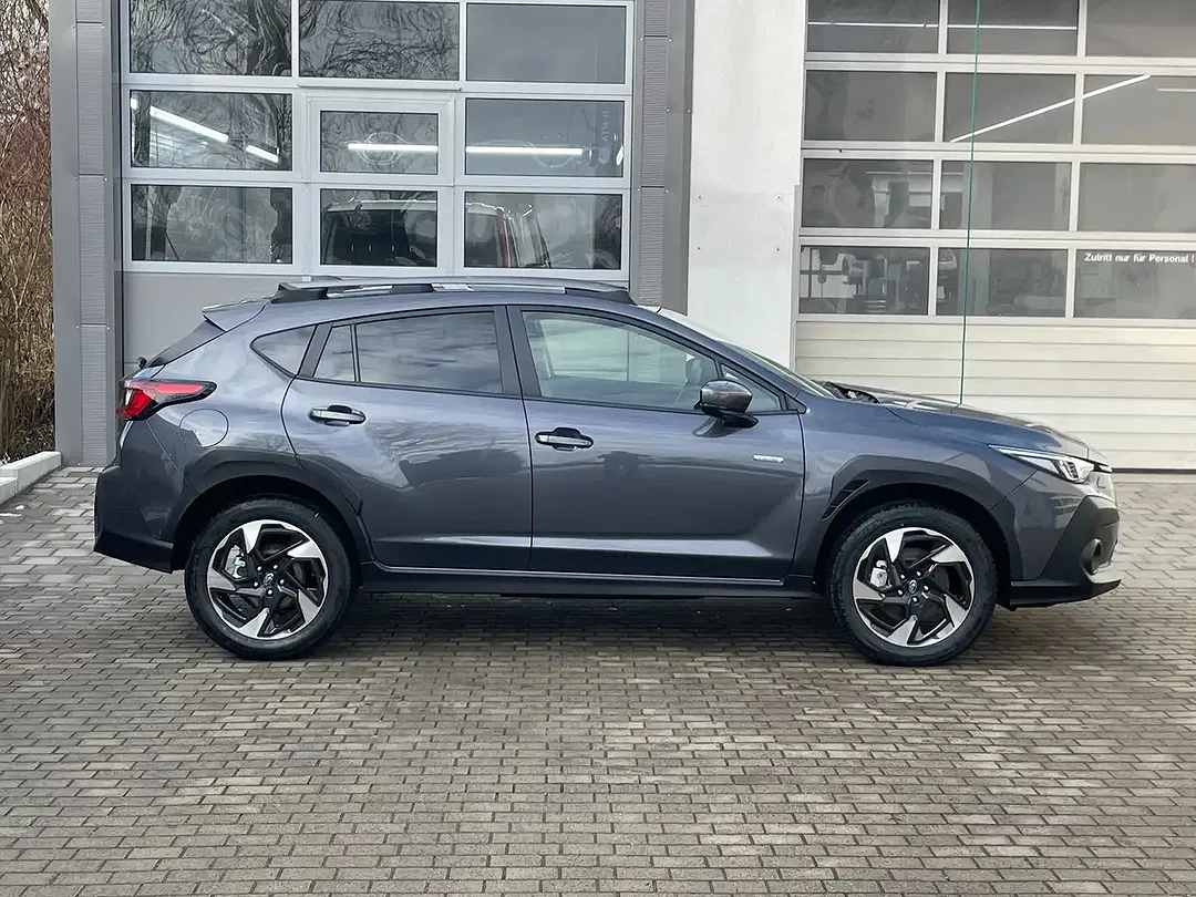 Subaru Crosstrek - Thumbnail 4