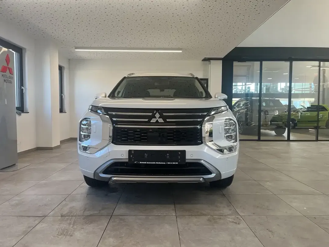Mitsubishi Outlander - Thumbnail 5