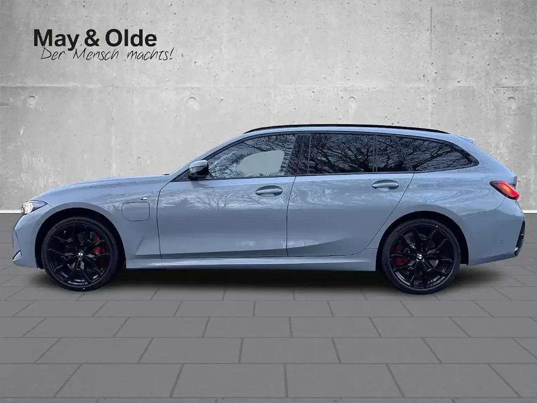 BMW 330 - Thumbnail 2