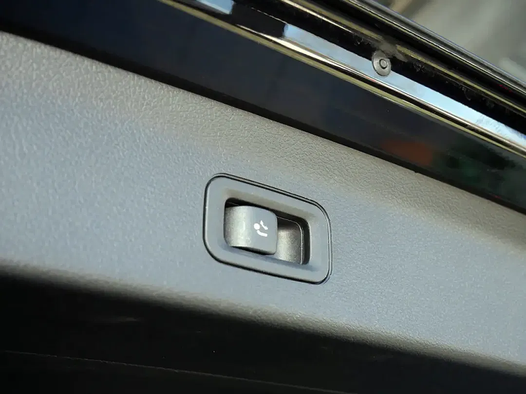 Mercedes-Benz GLS 580 - Thumbnail 13