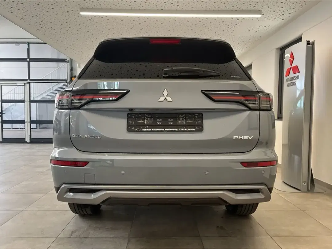 Mitsubishi Outlander - Thumbnail 3