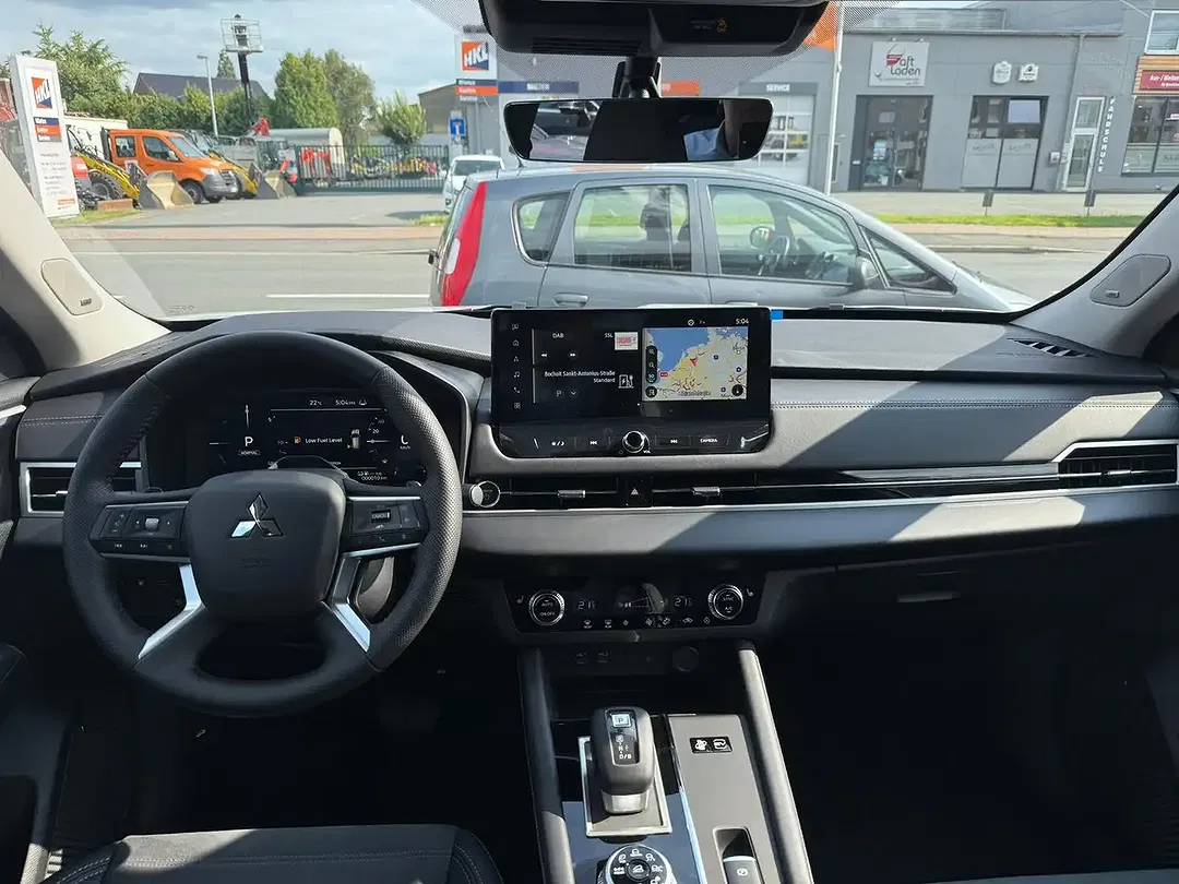 Mitsubishi Outlander - Thumbnail 11