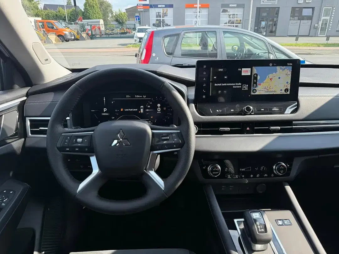 Mitsubishi Outlander - Thumbnail 12