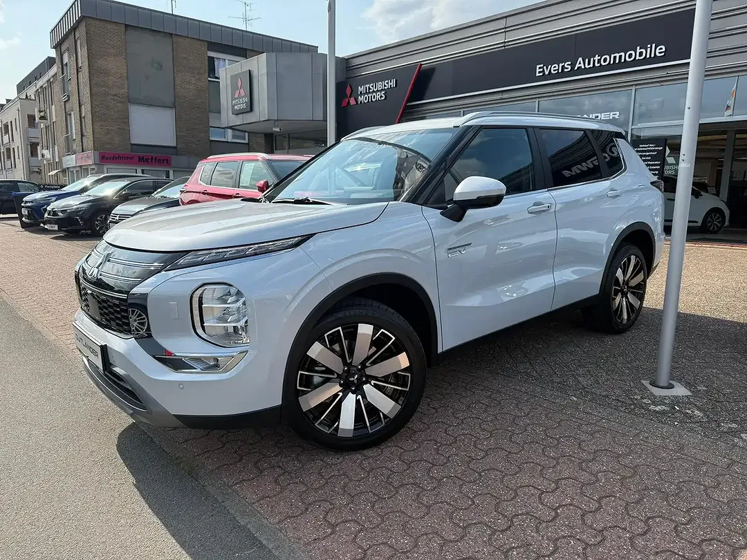 Mitsubishi Outlander - Thumbnail 2