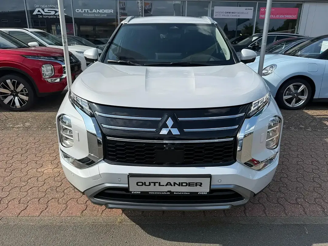 Mitsubishi Outlander - Thumbnail 3