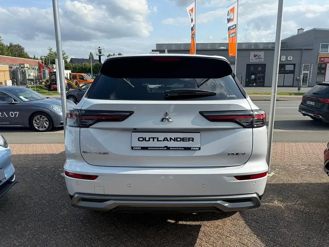 Mitsubishi Outlander - Thumbnail 6