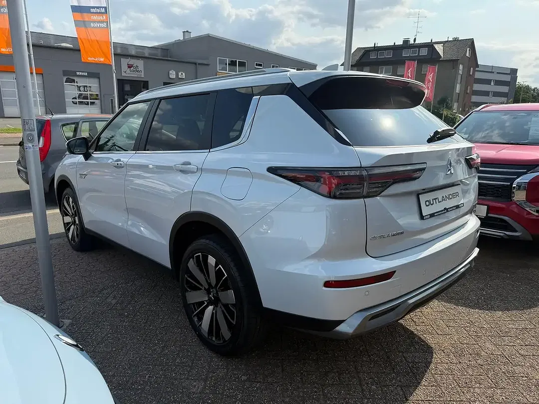 Mitsubishi Outlander - Thumbnail 7