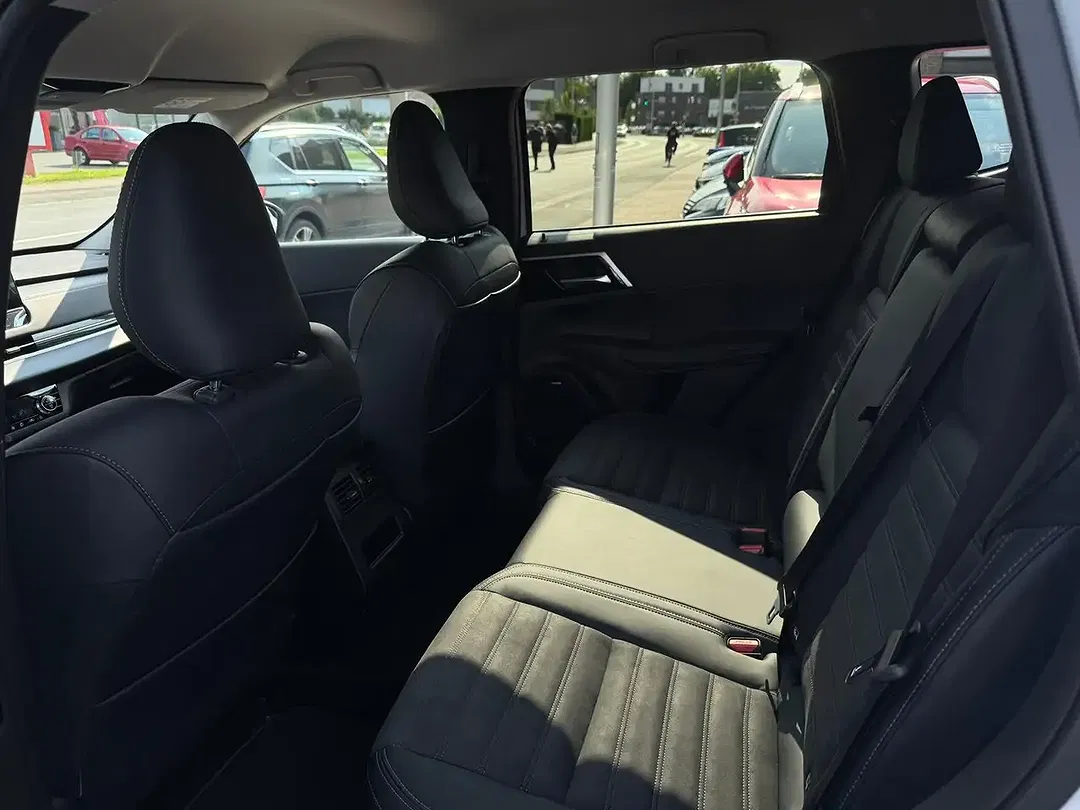 Mitsubishi Outlander - Thumbnail 9