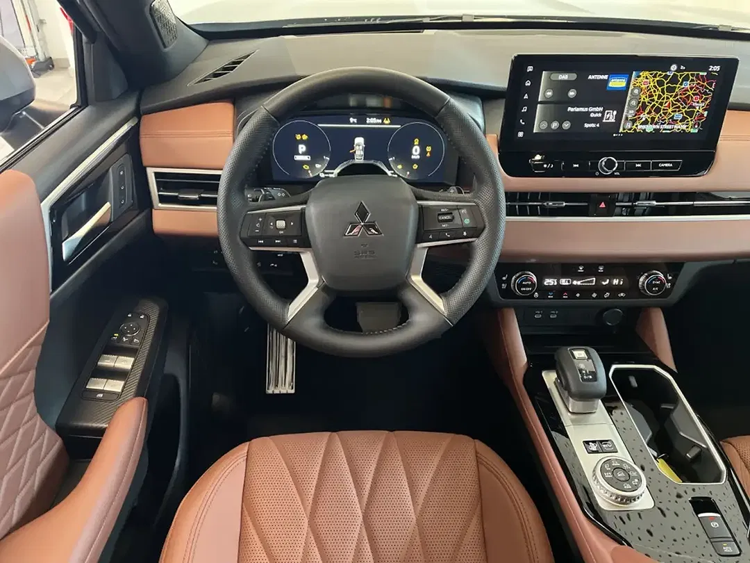 Mitsubishi Outlander - Thumbnail 8