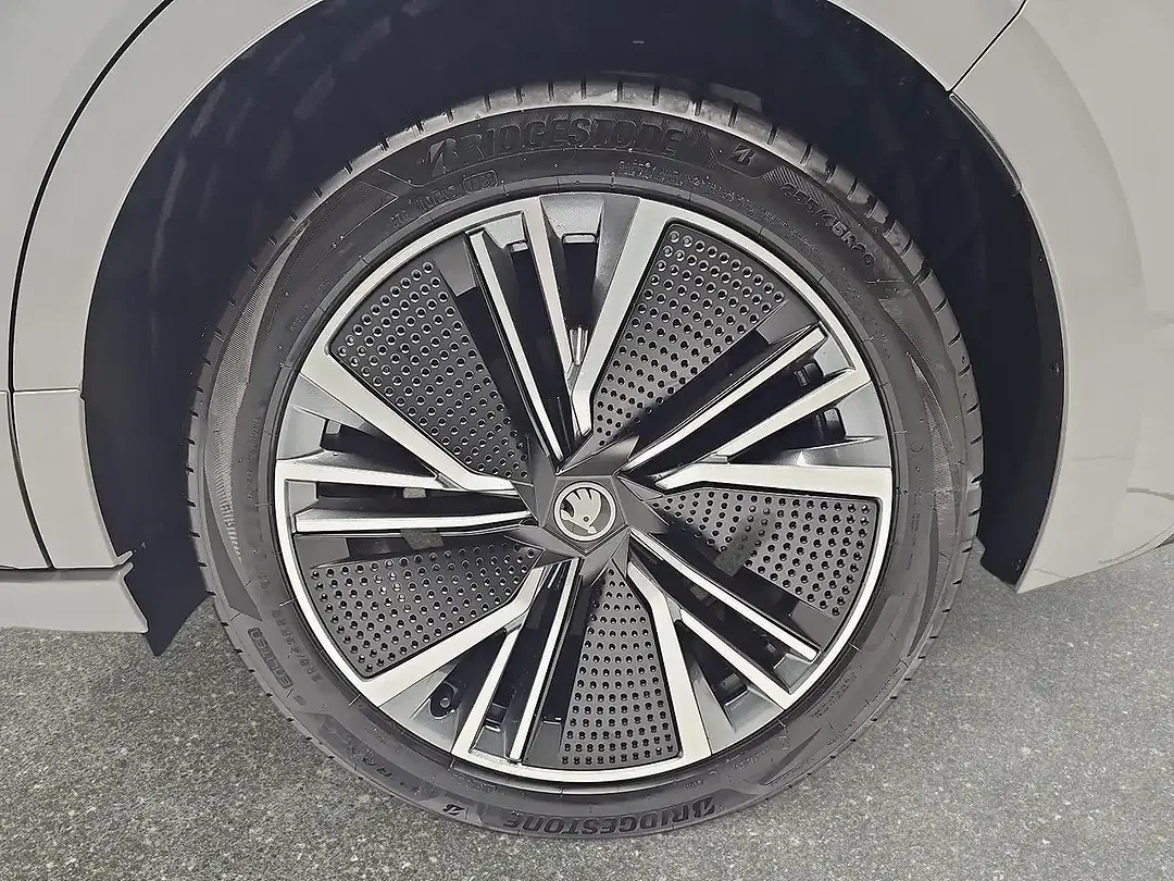 Skoda Enyaq - Thumbnail 6