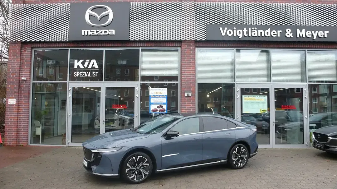 Mazda 6e - Thumbnail 1