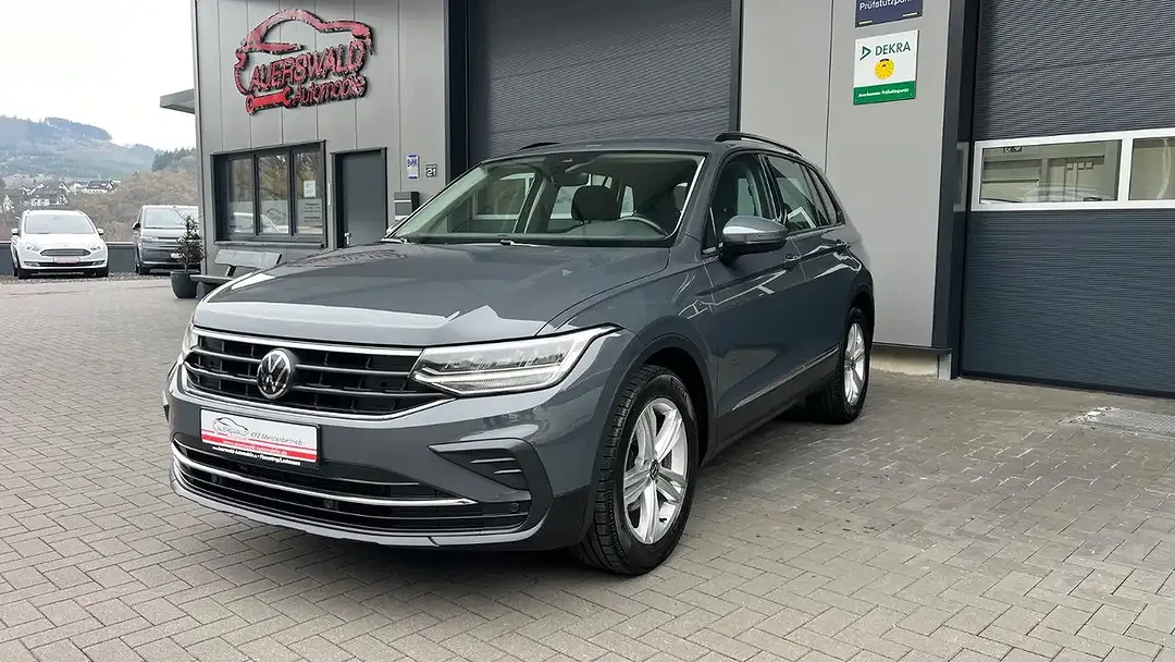 Volkswagen Tiguan - Thumbnail 1