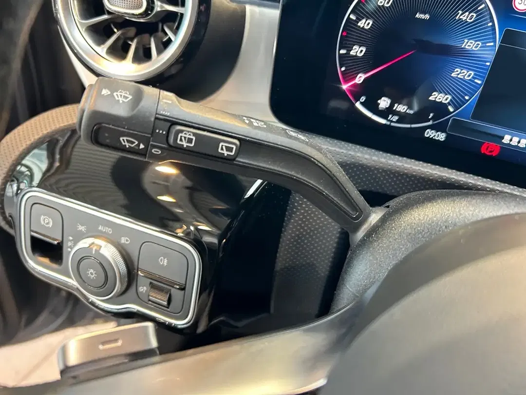 Mercedes-Benz A 200 - Thumbnail 13