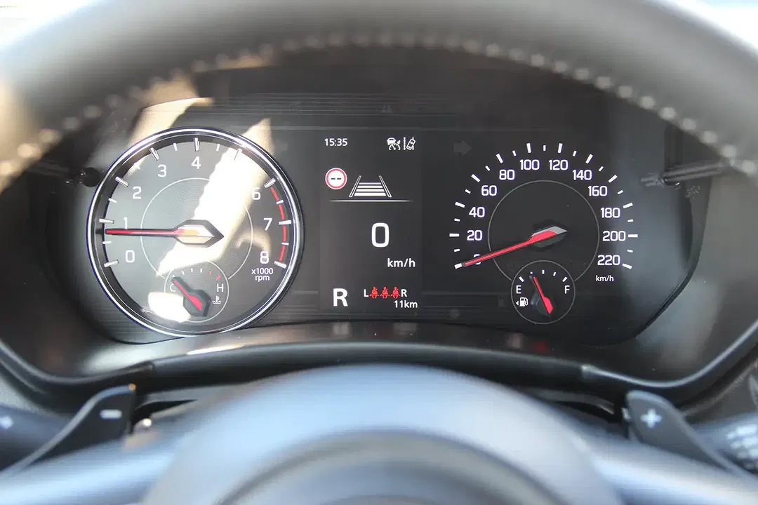 Suzuki Swift - Thumbnail 11