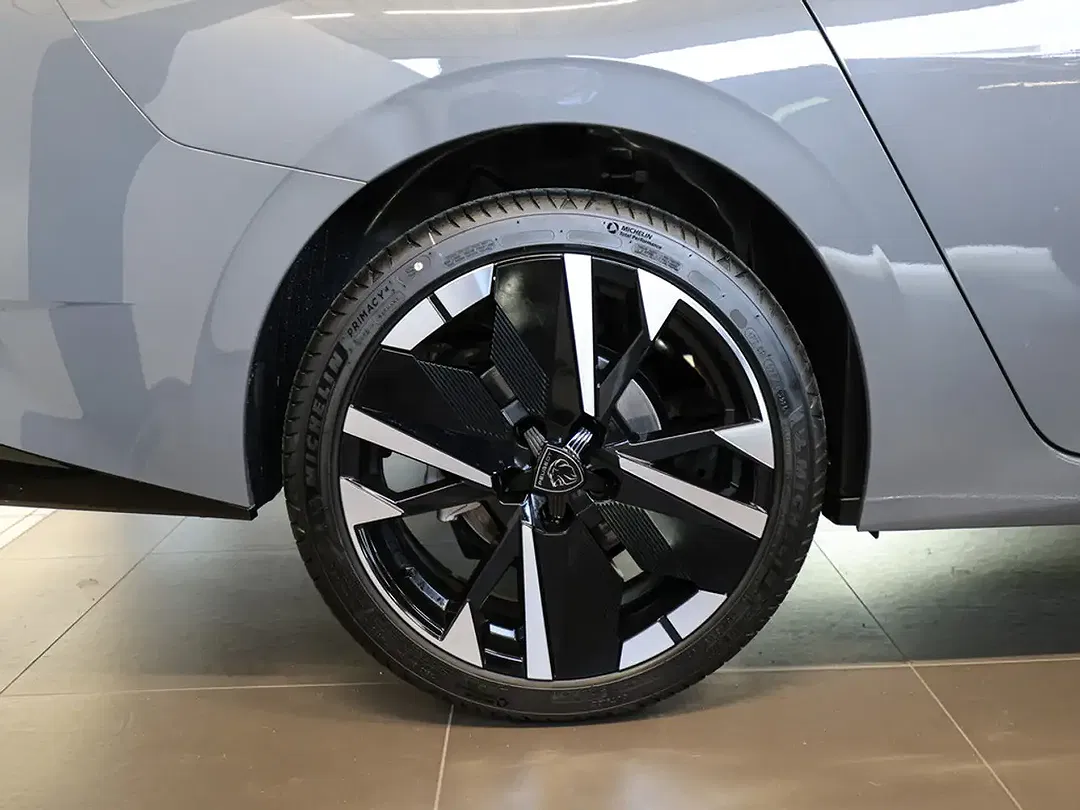 Peugeot 308 - Thumbnail 6