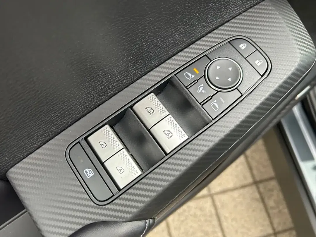Mitsubishi Outlander - Thumbnail 11