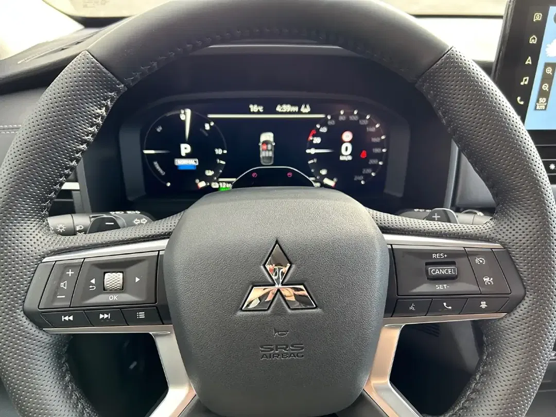 Mitsubishi Outlander - Thumbnail 8