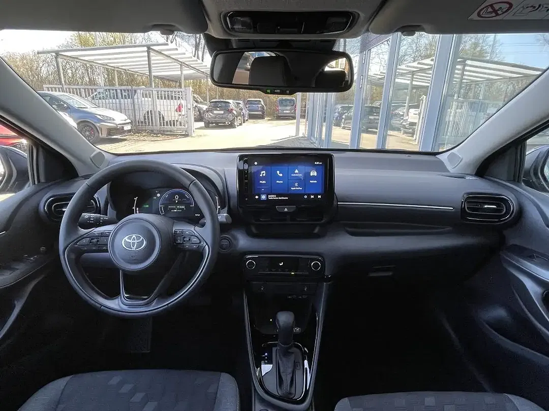 Toyota Yaris - Thumbnail 9