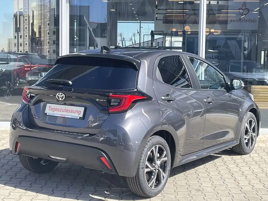 Toyota Yaris - Thumbnail 4