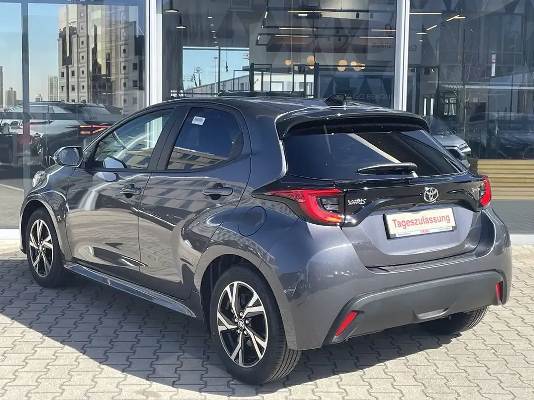 Toyota Yaris - Thumbnail 5