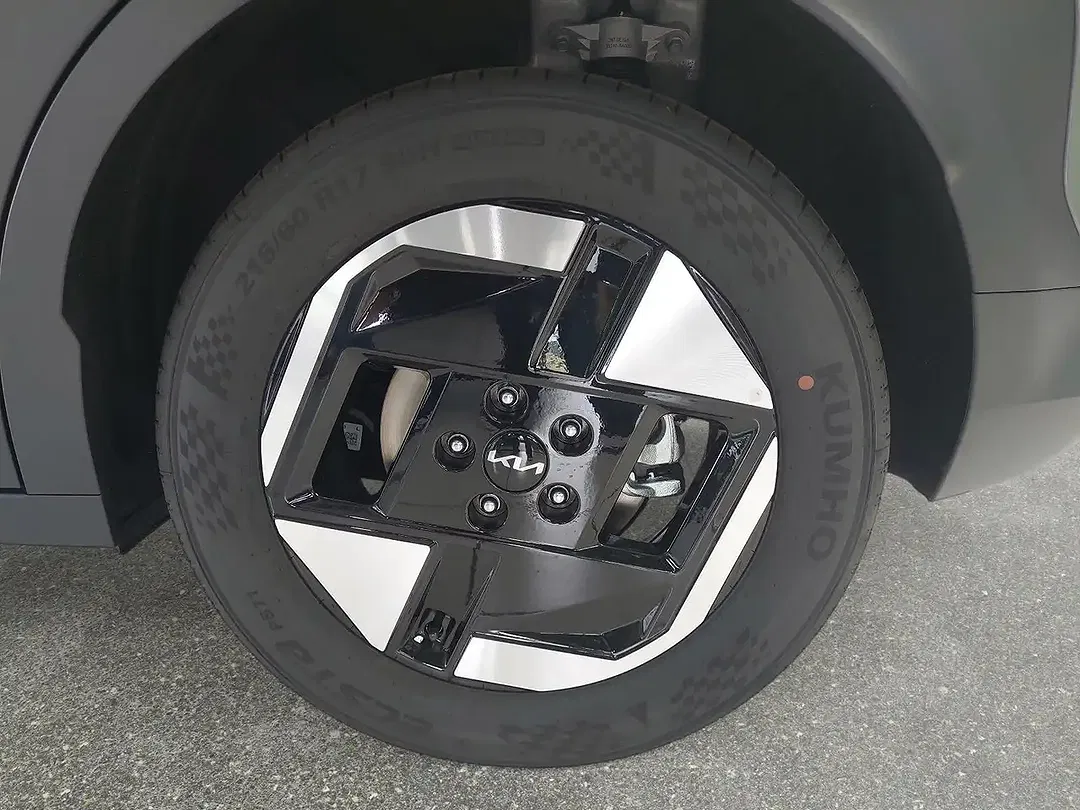 Kia EV3 - Thumbnail 6