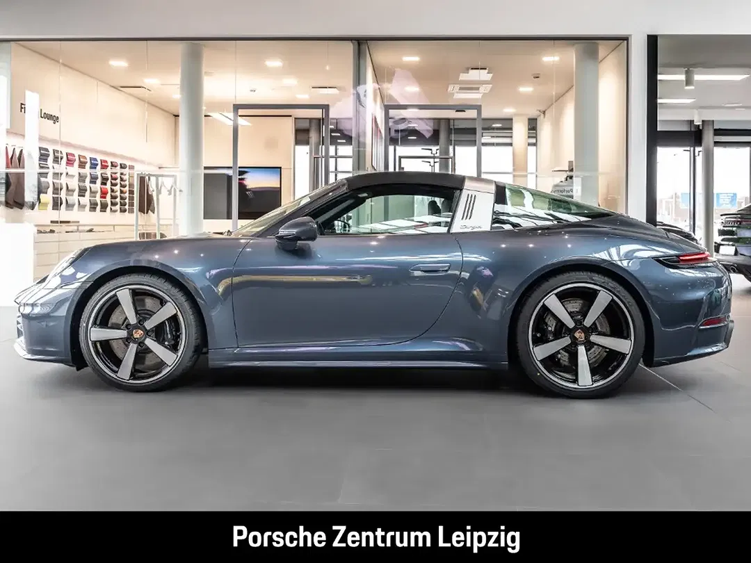 Porsche 992 - Thumbnail 2