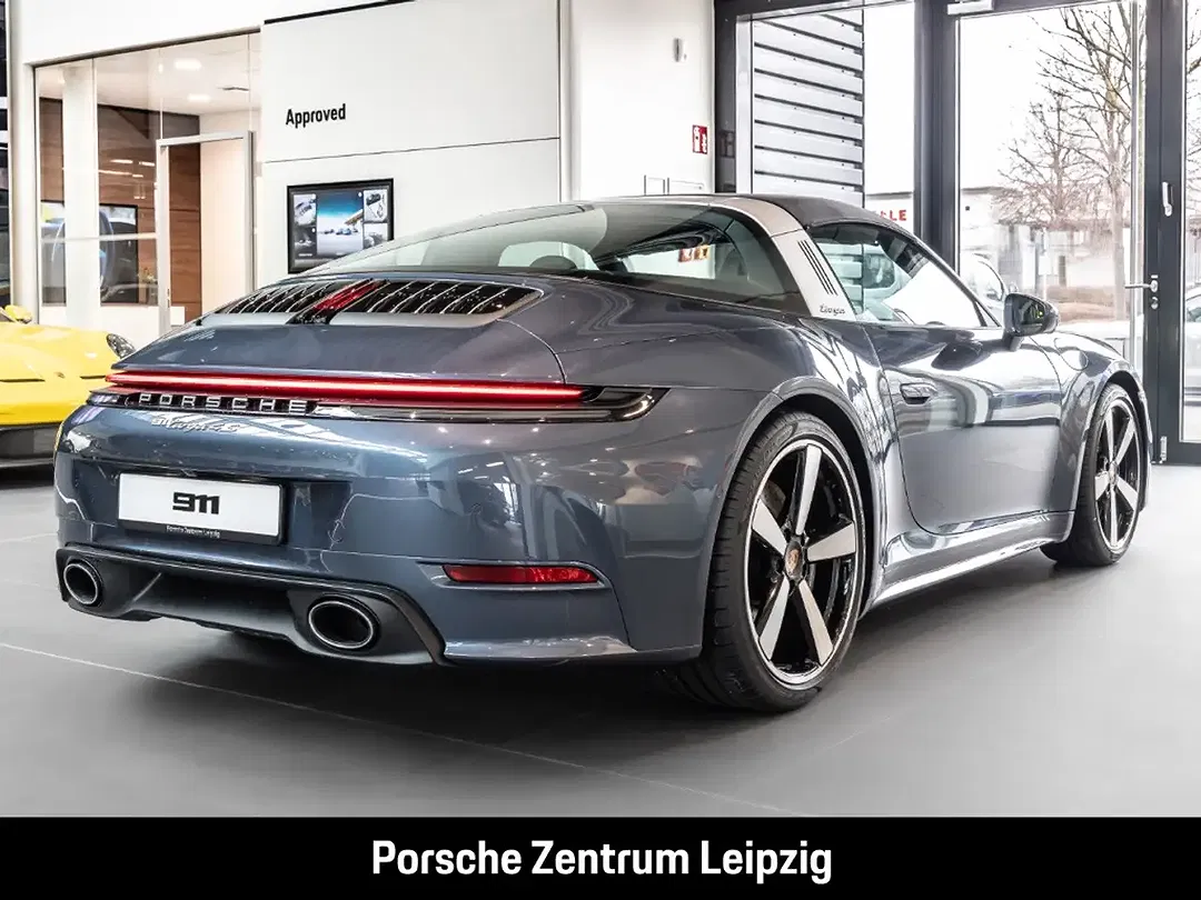 Porsche 992 - Thumbnail 6
