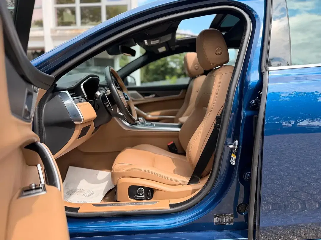 Jaguar XF - Thumbnail 10