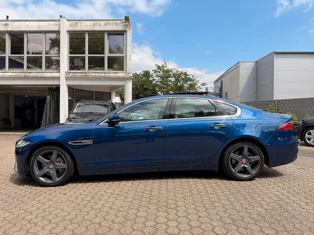 Jaguar XF - Thumbnail 3