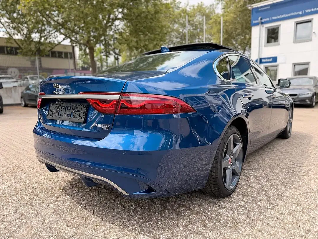 Jaguar XF - Thumbnail 6