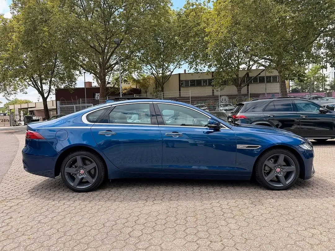 Jaguar XF - Thumbnail 7