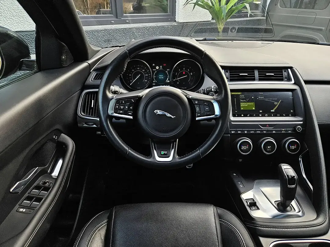 Jaguar E-Pace - Thumbnail 12