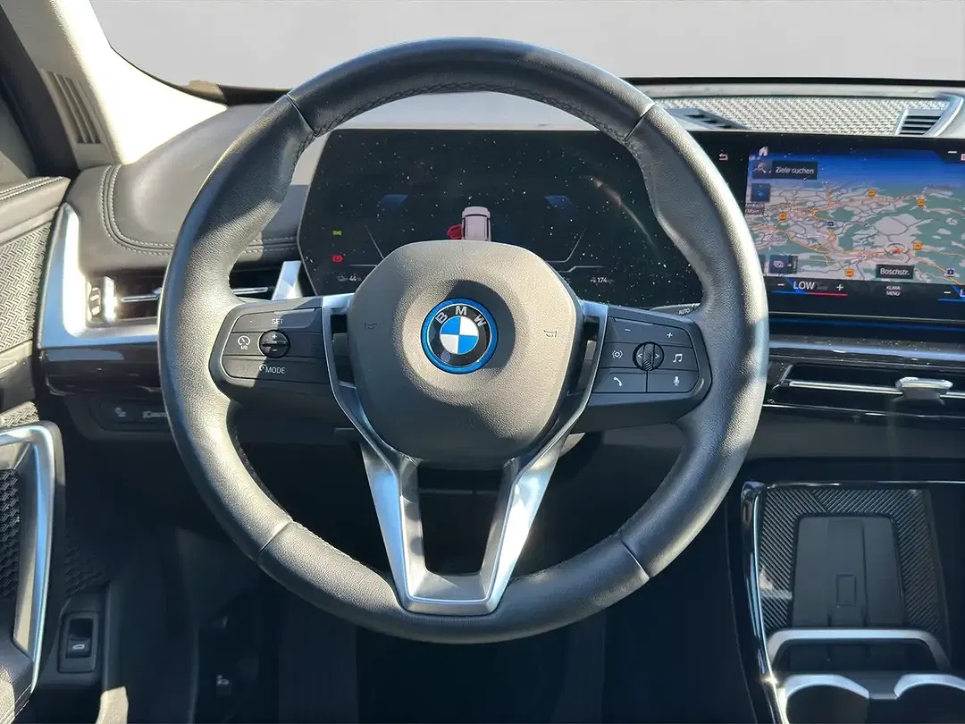 BMW iX1 - Thumbnail 10