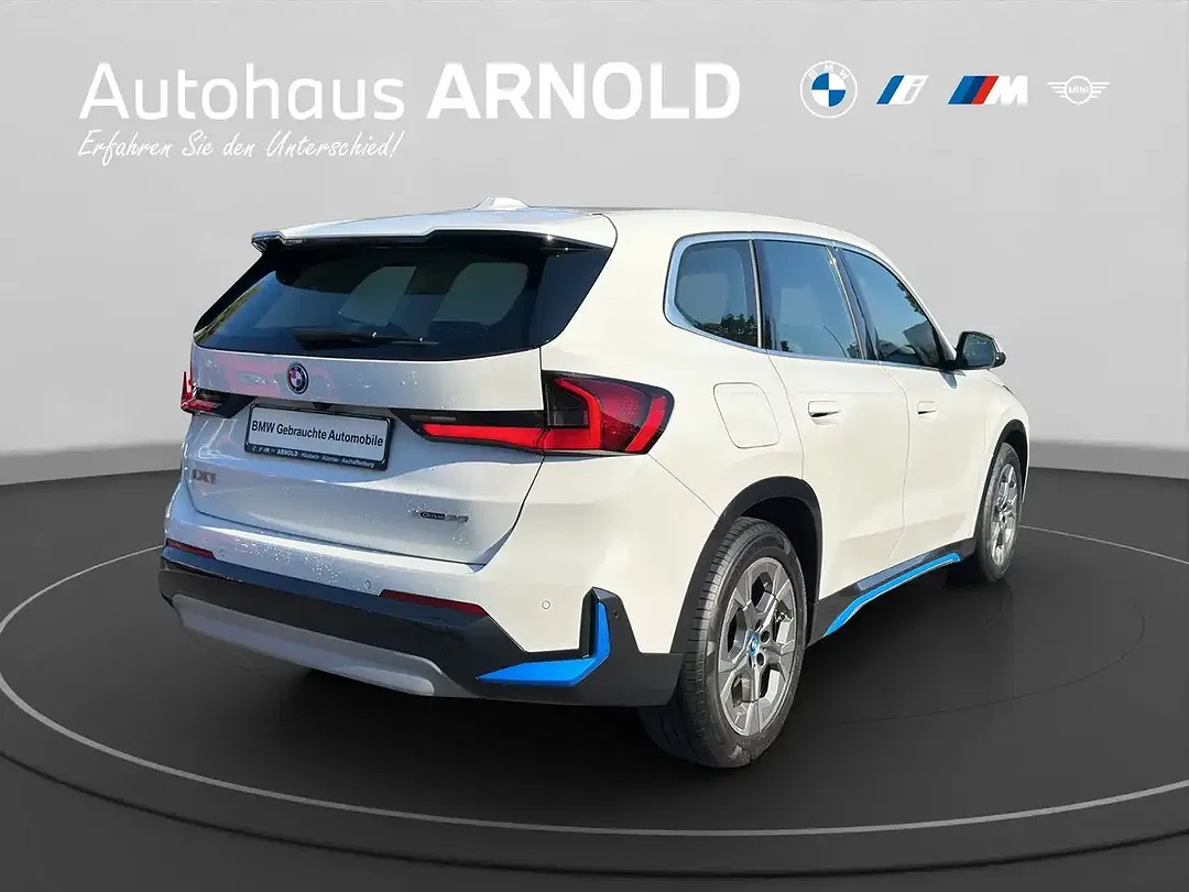 BMW iX1 - Thumbnail 4